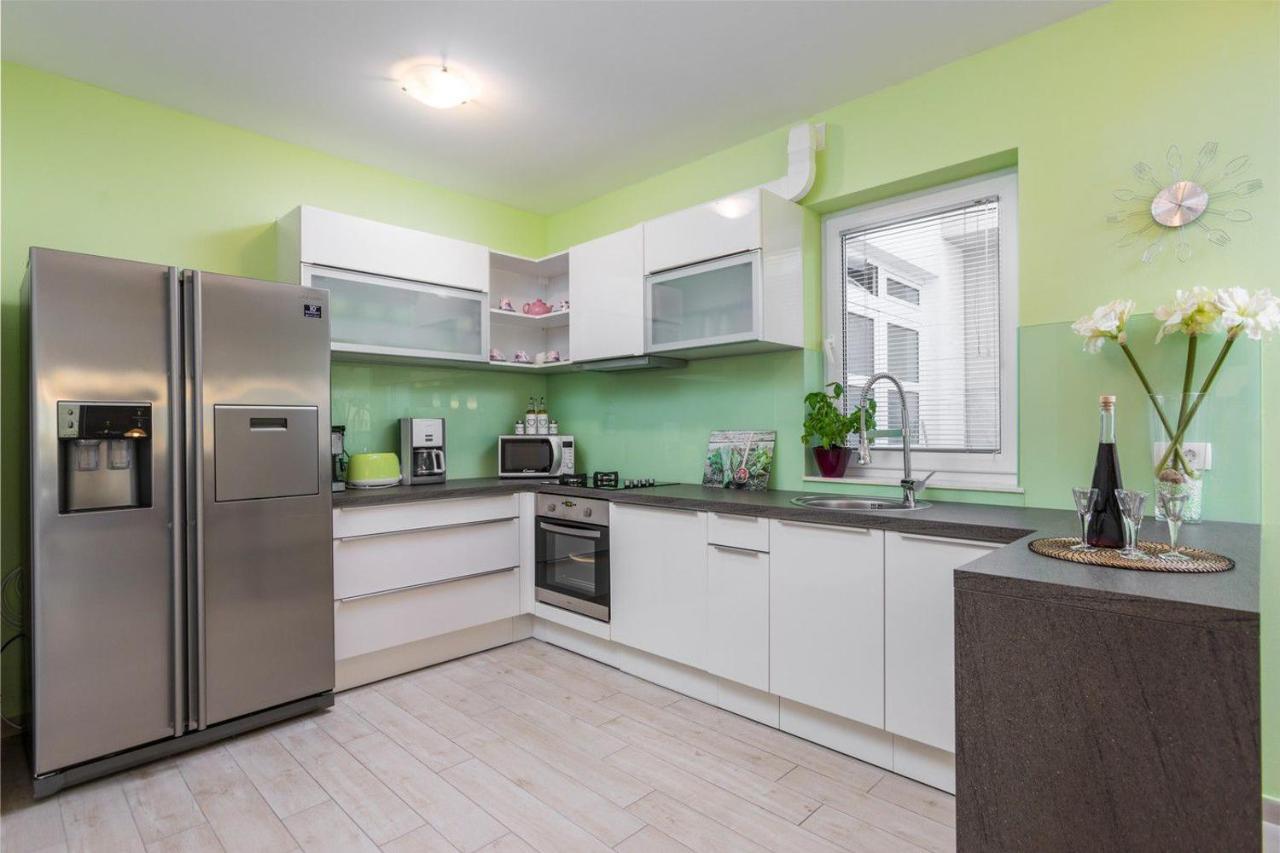 Lux Apartment Sandra Makarska Eksteriør bilde